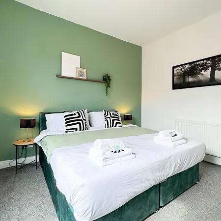 Comfortable 3-bedroom Getaway With 4 Beds & 1 Bath