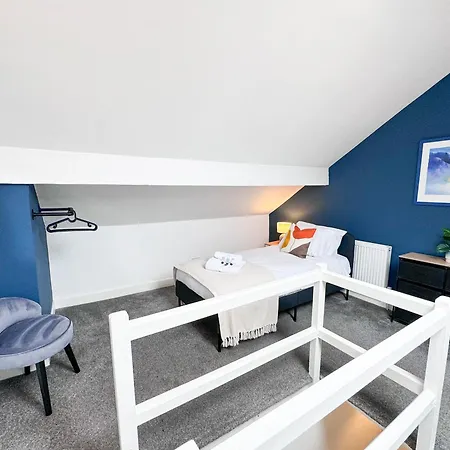 Holiday home Comfortable 3-bedroom Getaway With 4 Beds & 1 Bath