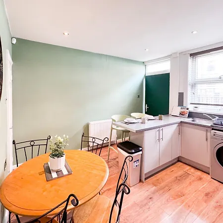 Holiday home Comfortable 3-bedroom Getaway With 4 Beds & 1 Bath