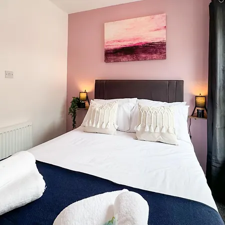 Holiday home Comfortable 3-bedroom Getaway With 4 Beds & 1 Bath