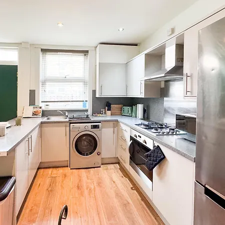 Holiday home Comfortable 3-bedroom Getaway With 4 Beds & 1 Bath Leeds (West Yorkshire)